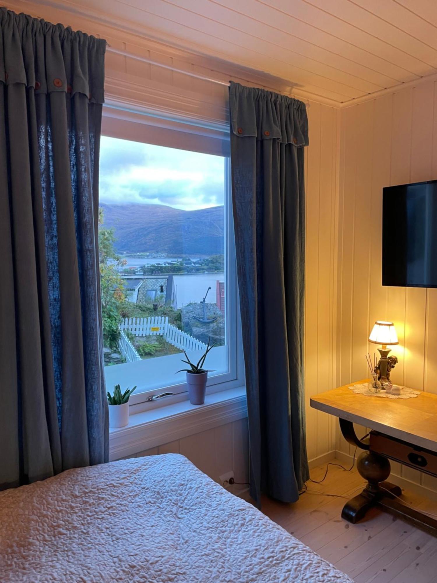 Koselig Leilighet I Sentrum Alesund Bagian luar foto